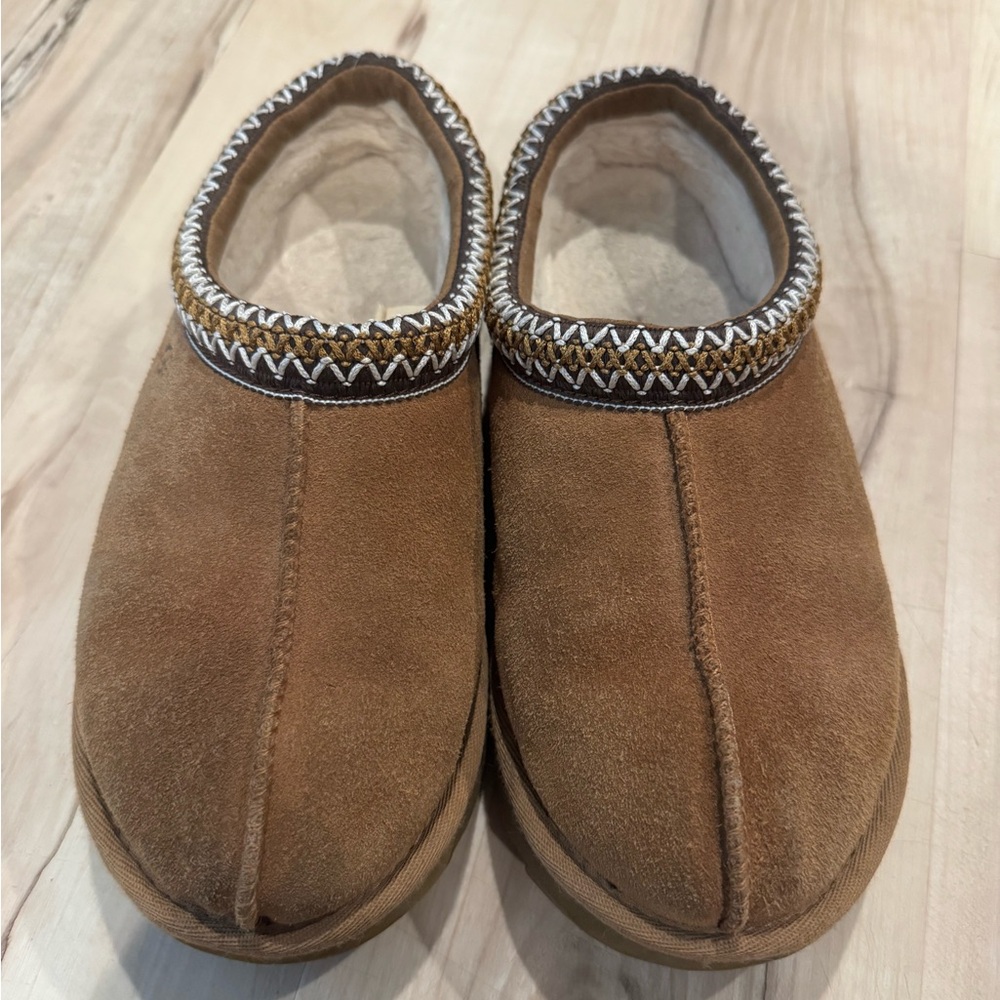 UGG Tasmans - size 6